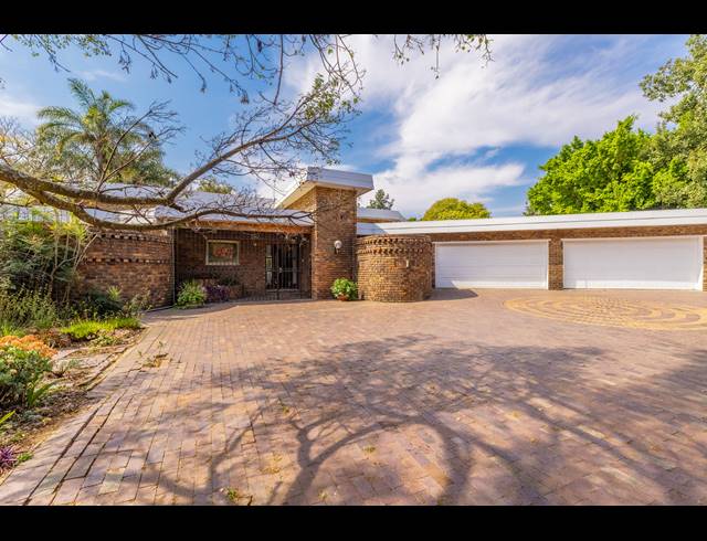 5 BEDROOM HOUSE FOR SALE IN BRYANSTON